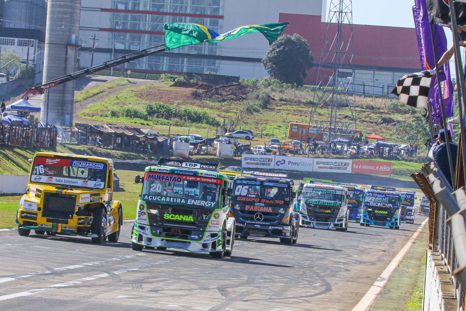 Fórmula Truck tem vitórias de	 Muffato e Rampon em Cascavel