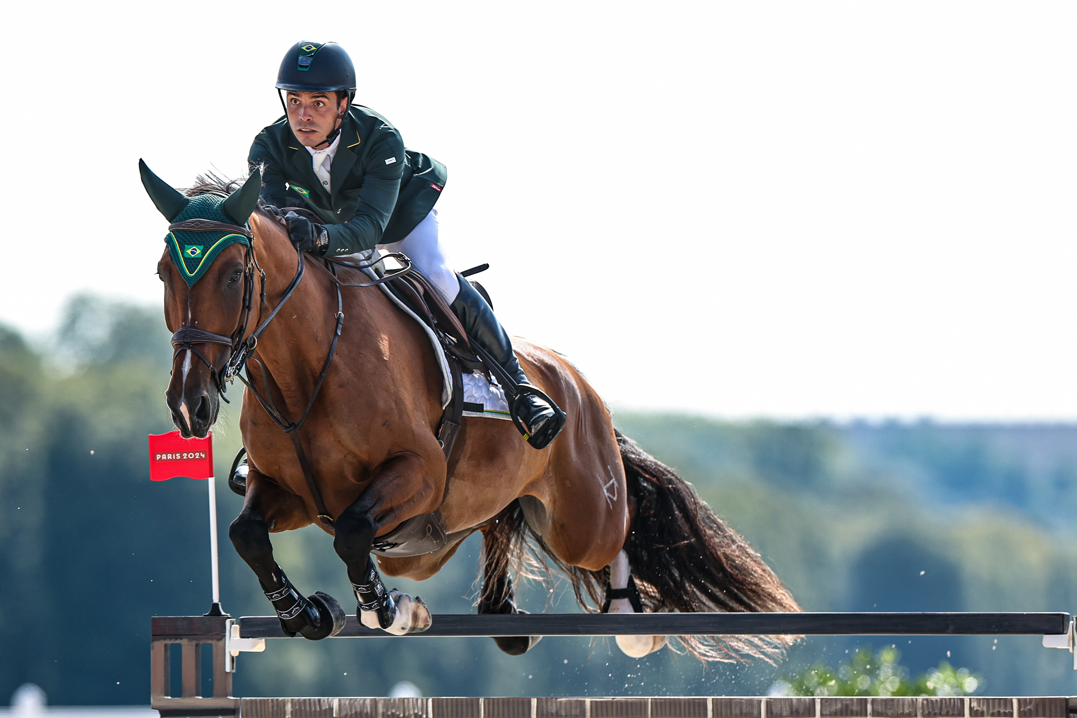 Medalha de Stephan Barcha e égua Primavera escapa nas últimas apresentações na final individual do hipismo saltos