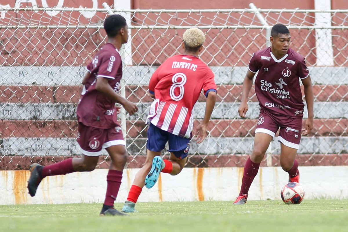 Aos 16 anos, Ícaro celebra estreia com vitória pelo Sub-20 do Juventus