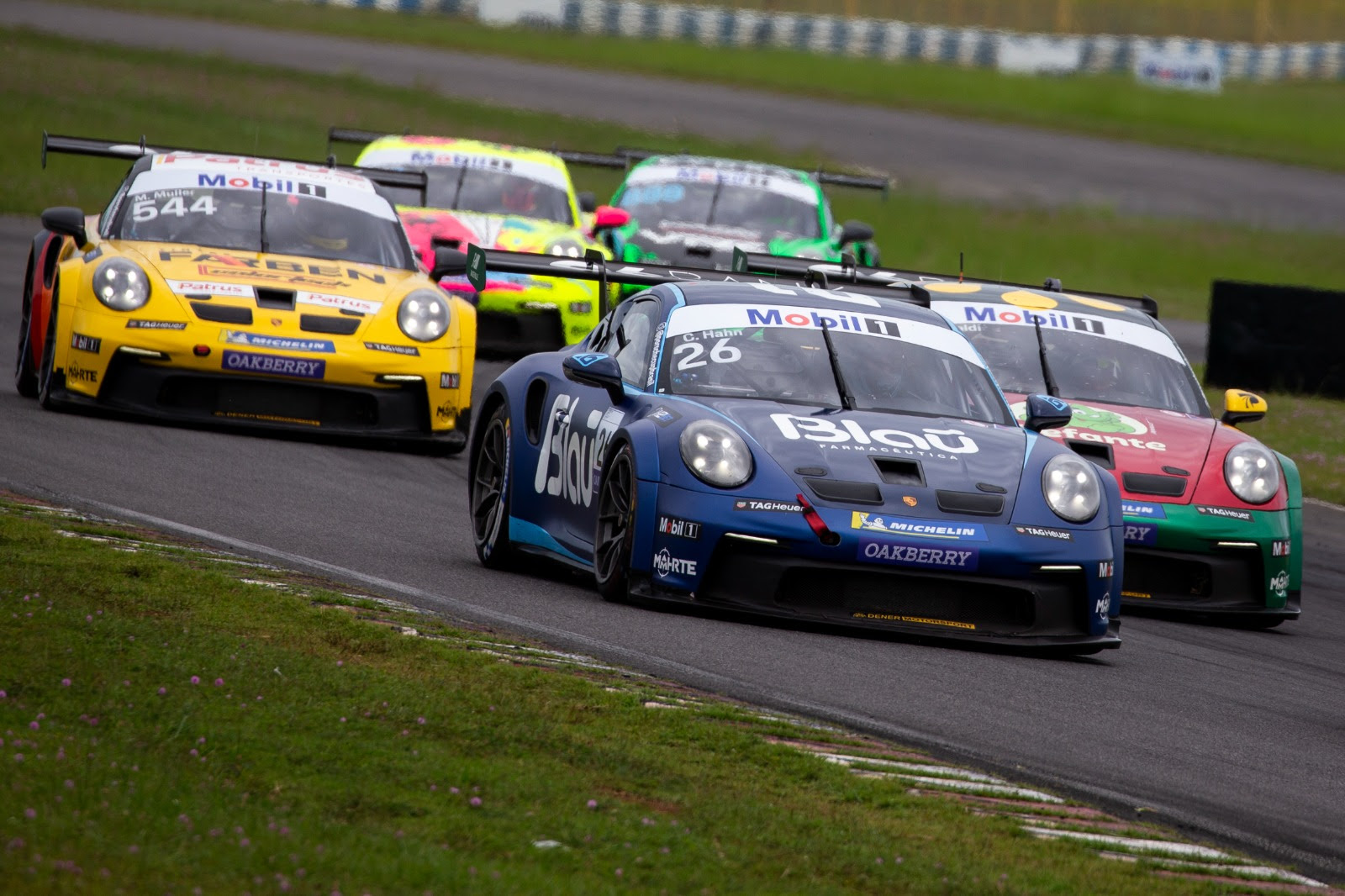 Blau Motorsport termina primeira etapa da Porsche Carrera Cup Brasil com pódio e disputas no histórico