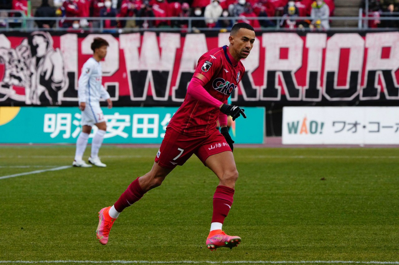 “É buscar os três pontos em casa para encostar novamente na liderança”, conta Tiago Alves sobre desafio na J-League 2