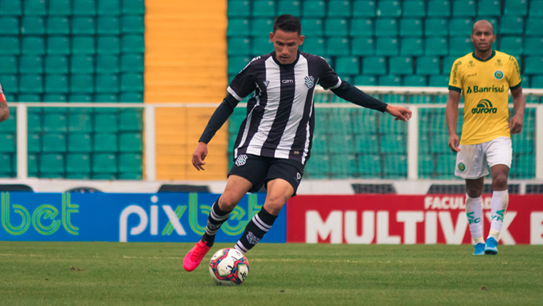 Com duas assistências decisivas, Éverton Brito mantém Figueirense vivo na Série C e projeta nova final