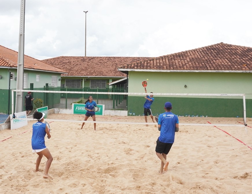 Curso em Rio Verde aborda pedagogia e iniciação ao beach tennis e futevôlei