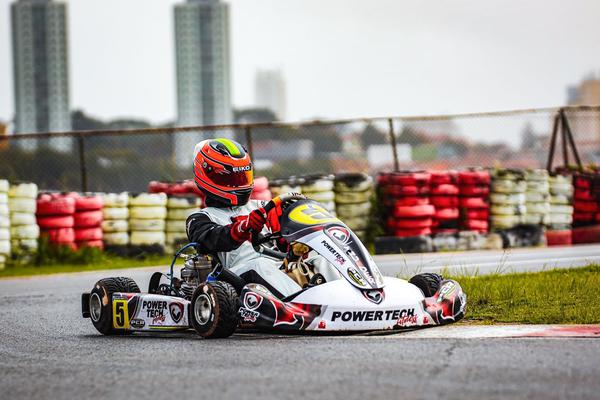 Eduardo Perez disputa o Campeonato Brasileiro de Kart em busca de seu segundo título nacional
