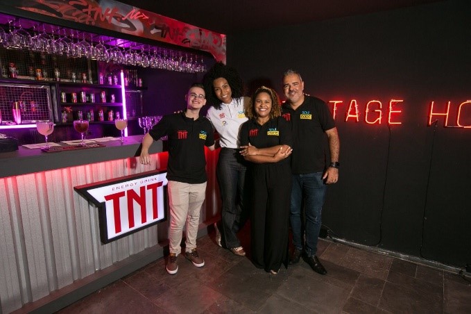 Parceria entre TNT Energy Drink e Soulcode Academy forma mais de 1.500 alunos e impacta 30 mil pessoas no Brasil
