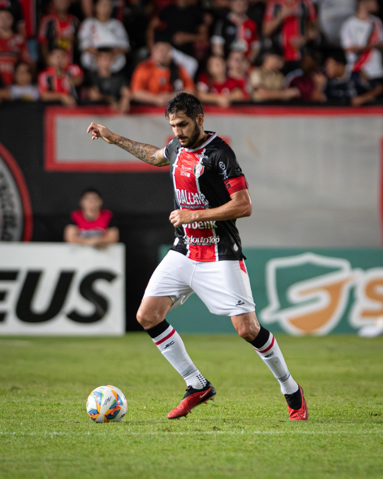 Capitão e titular na zaga do Joinville, Carlos Alexandre destaca importância do empate contra o Criciúma