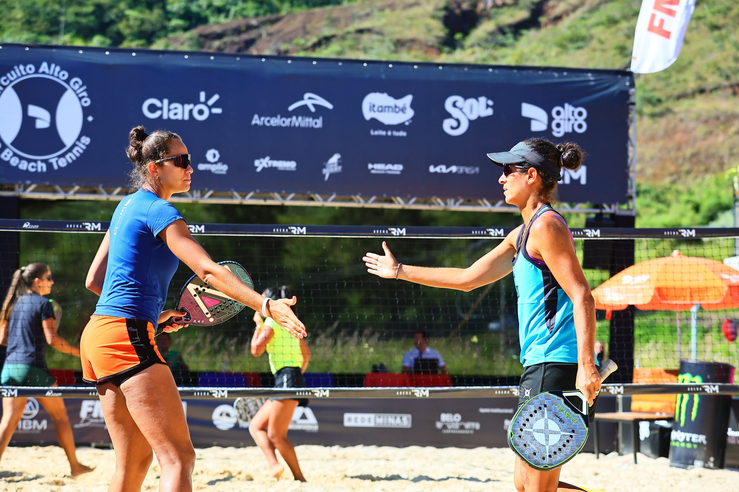 Tetracampeã mundial, Joana Cortez avança às quartas do torneio Internacional de Belo Horizonte ao lado de mineira