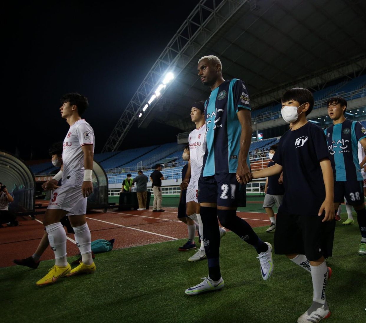 Thiago Henrique analisa temporada e vê estreia positiva no futebol coreano