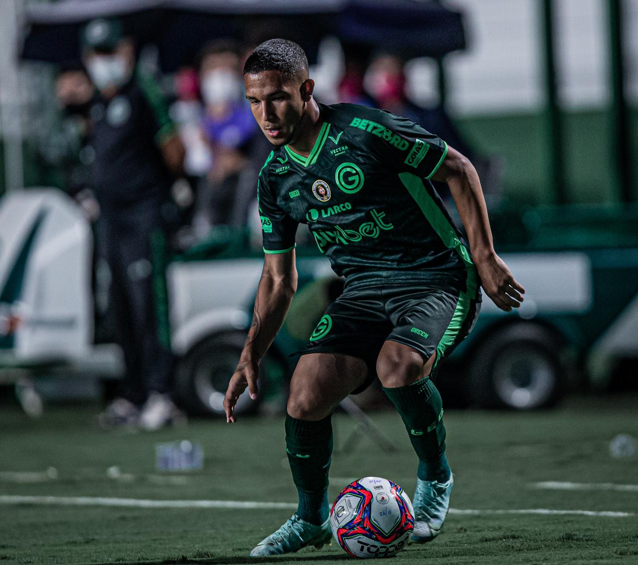 Destaque na base do Goiás, Pedro Bahia sonha com primeiro gol pelo profissional e o título estadual