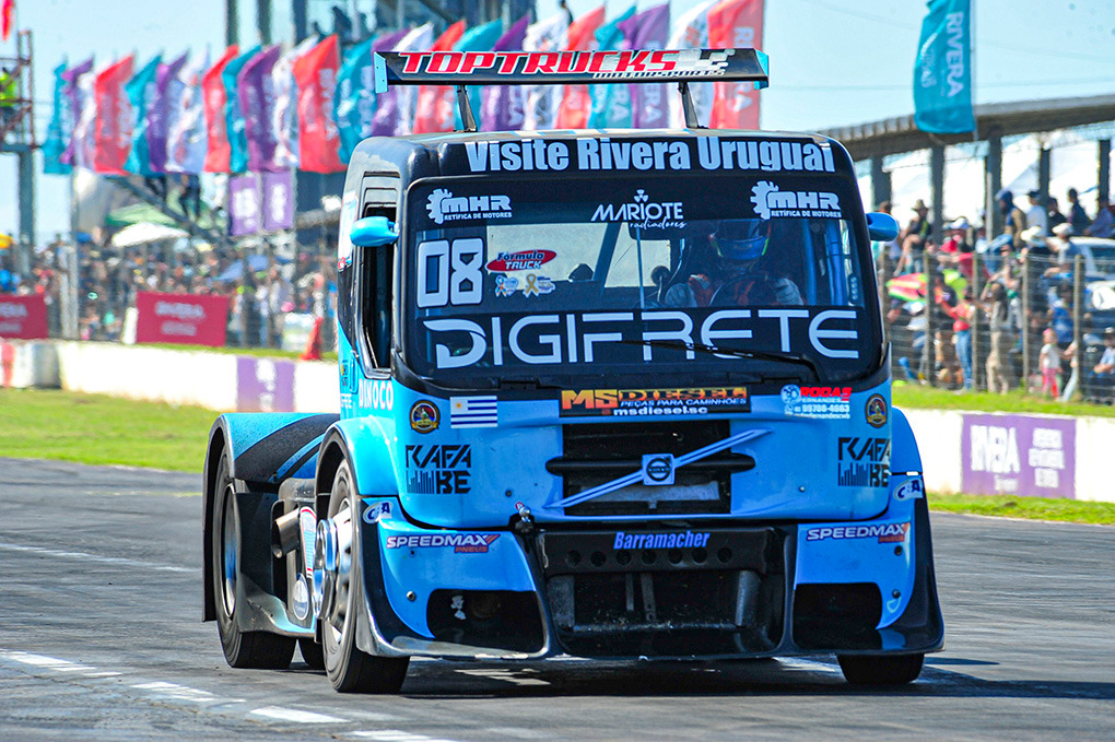 Joãozinho Santa Helena ganha a prova extra da Fórmula Truck em Rivera