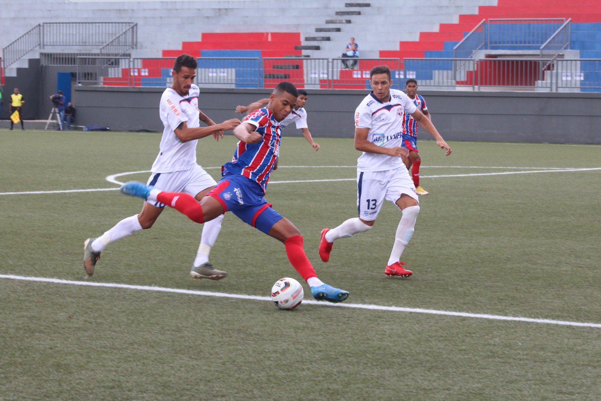 Com surto de covid-19, Bahia empata com Bahia de Feira na estreia do Campeonato Baiano na Arena Cajueiro