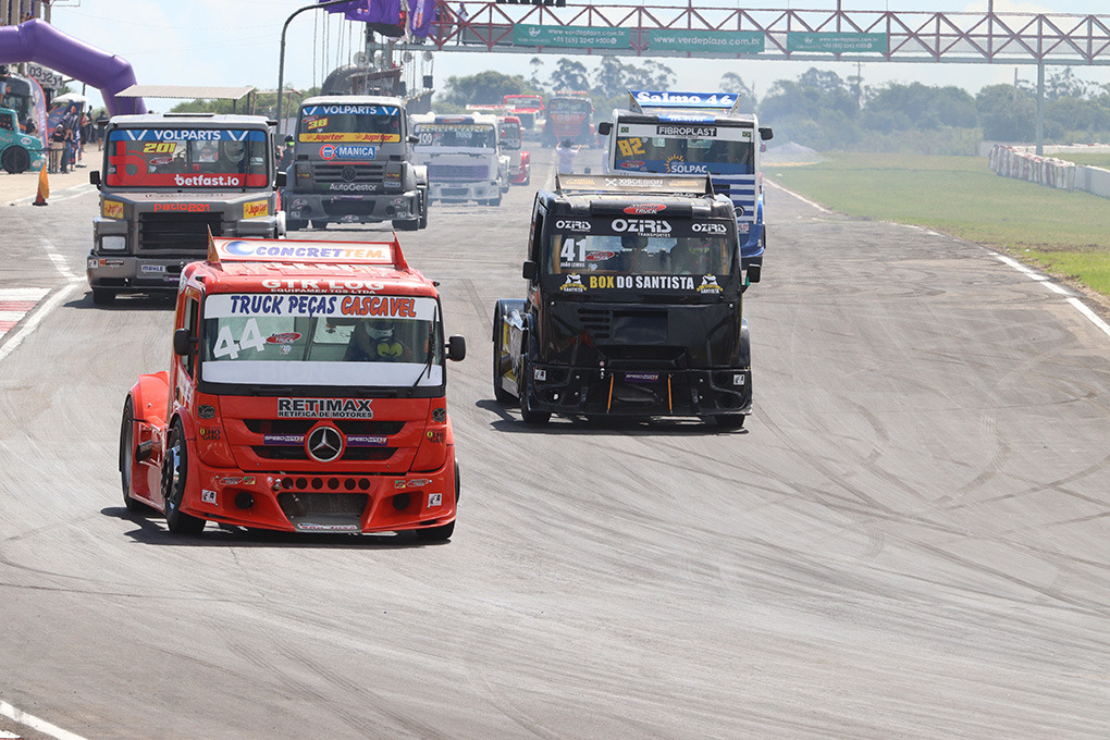 Performance dos pneus SpeedMax surpreende pilotos da Fórmula Truck