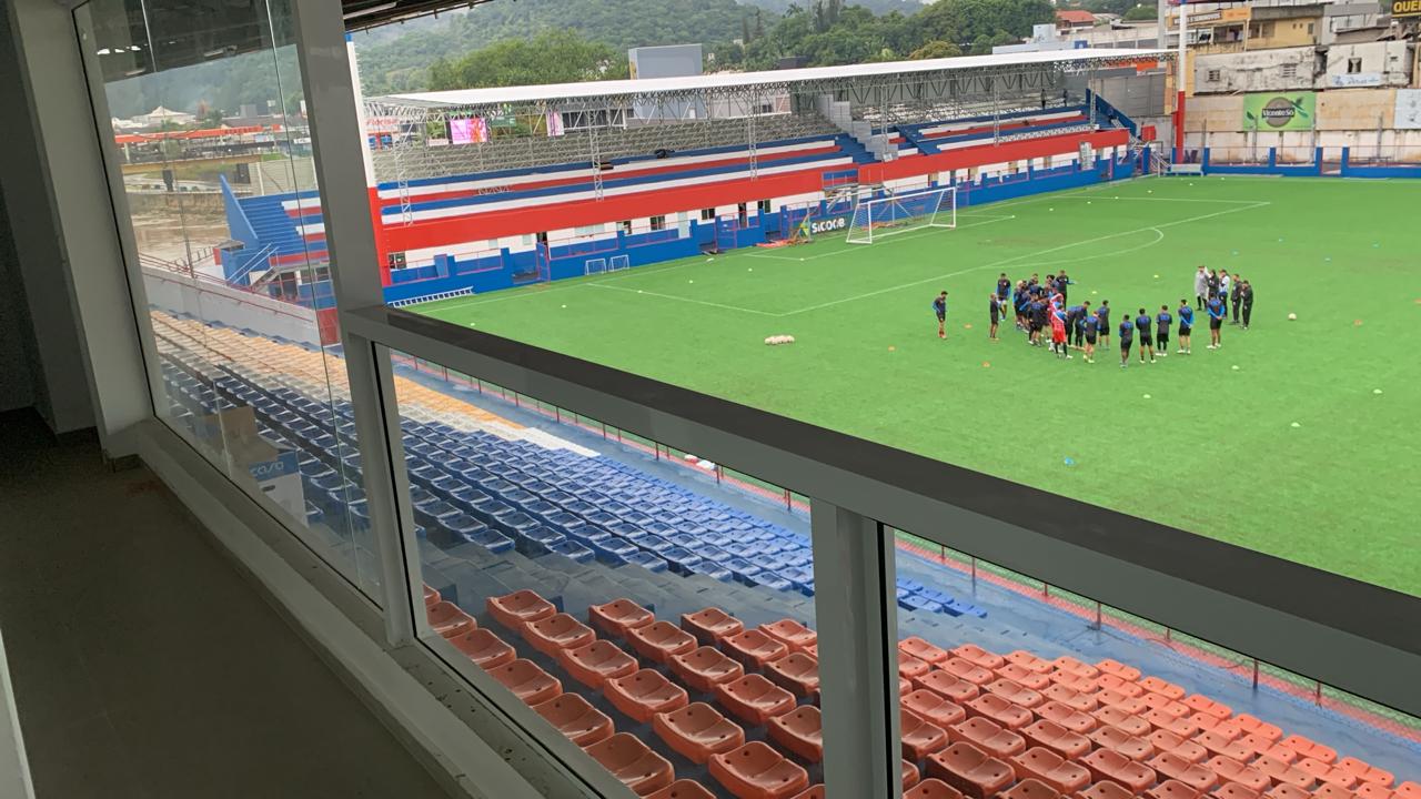 Estádio Augusto Bauer passa por obras de melhoria e terá novo gramado em parceria com a Soccer Grass