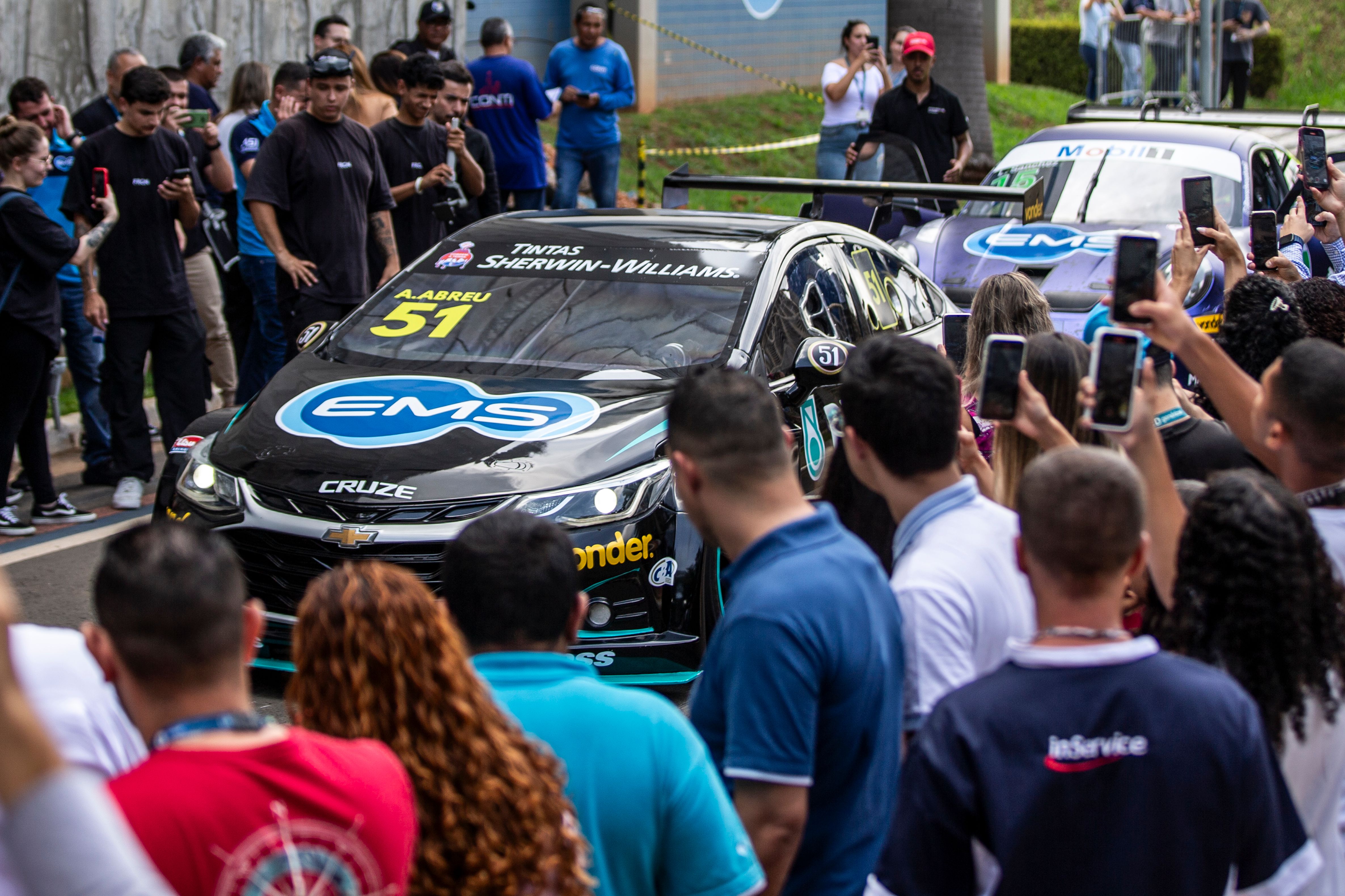 EMS Racing apresenta carros da  temporada 2024 na Stock Car e Porsche Cup