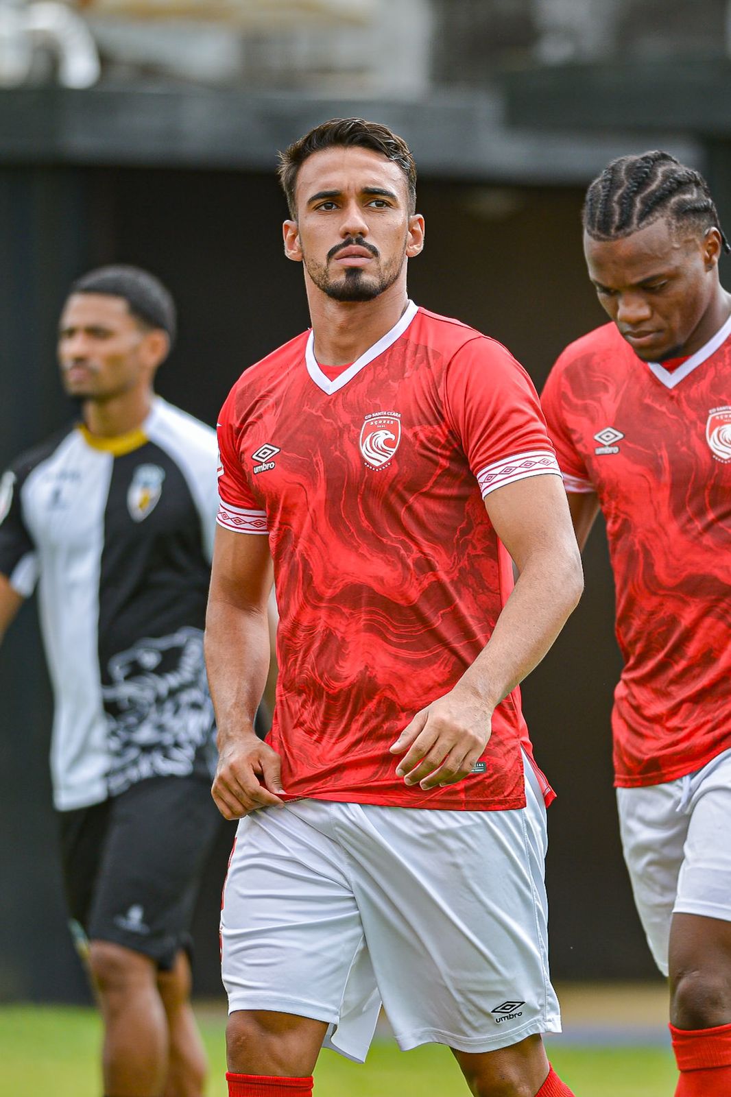 Ex-capitão da base do Galo, Caio Ribas é integrado ao time B do Santa Clara e projeta disputa do Campeonato dos Açores