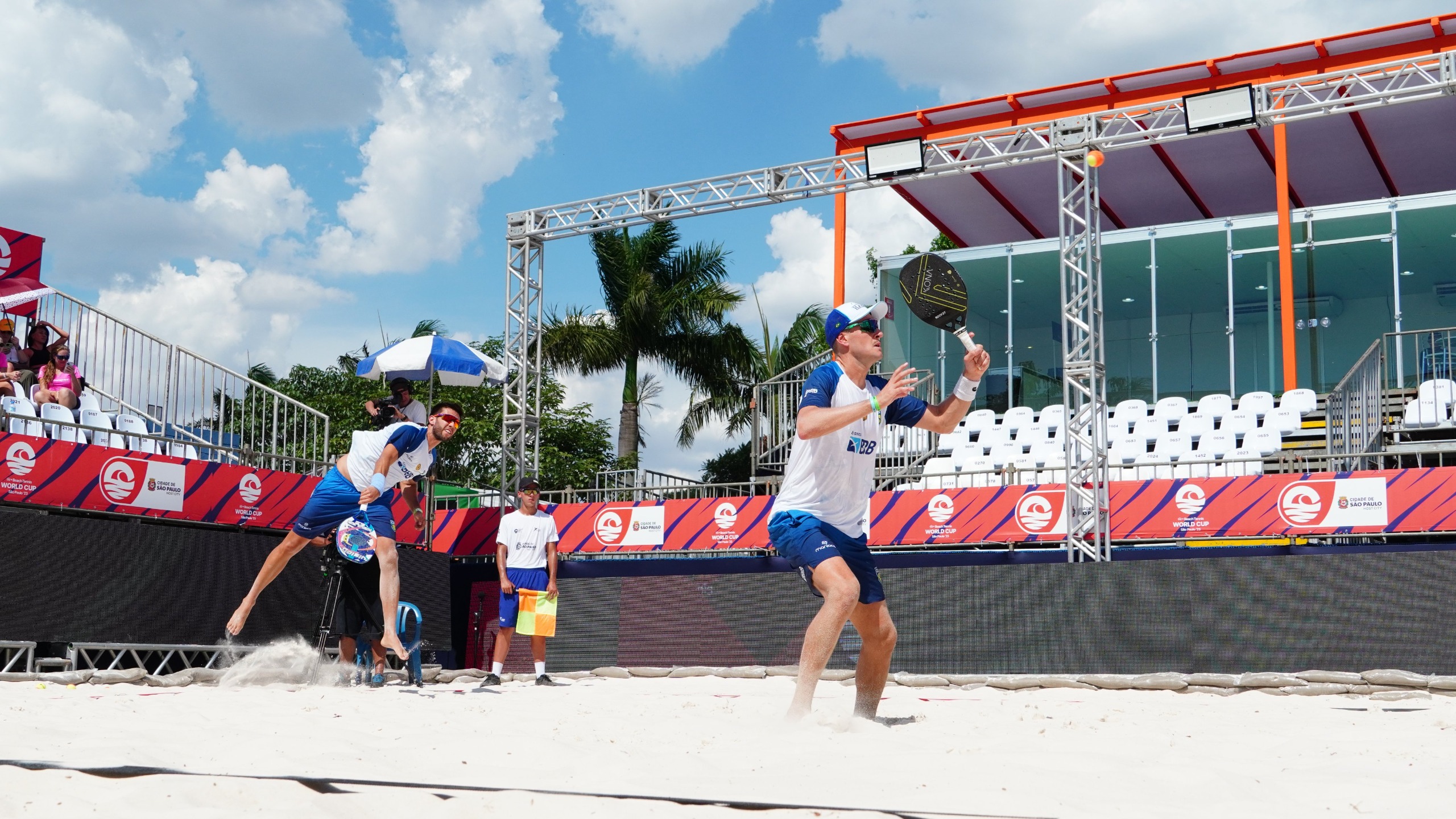 Allan Oliveira e André Baran brilham, derrubam dupla com Nº 1 do mundo e Brasil vai à final na Copa do Mundo de Beach Tennis