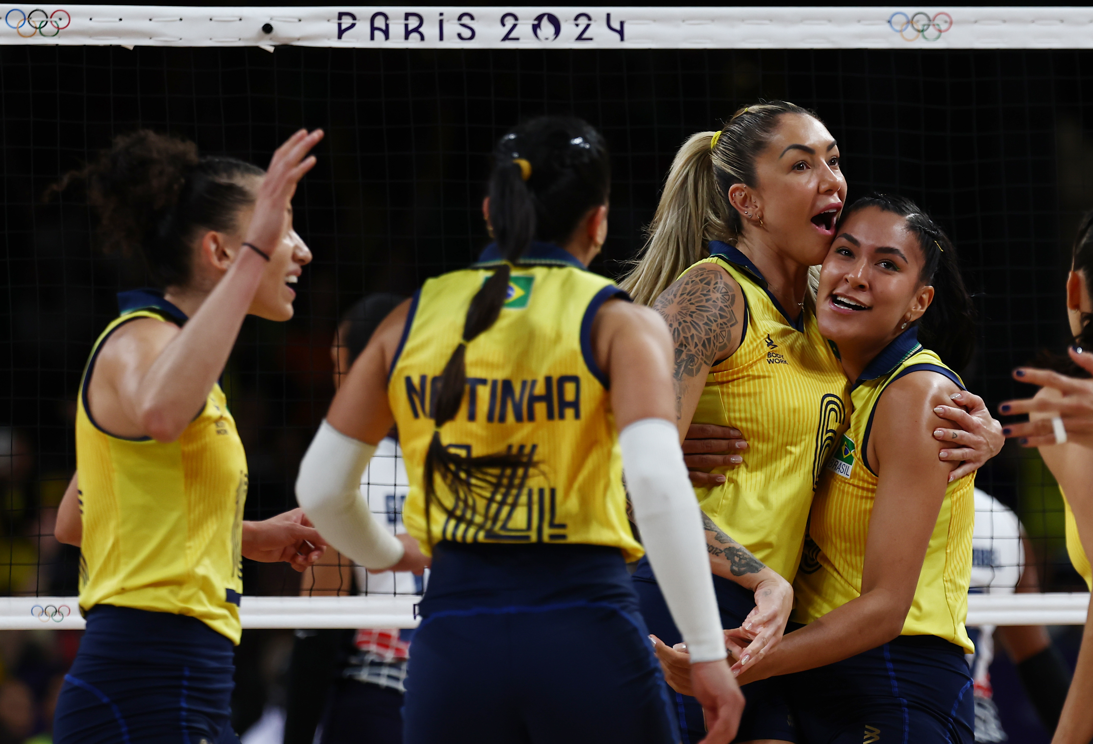 Brasil vence a República Dominicana e avança para a semifinal do vôlei feminino em Paris 2024