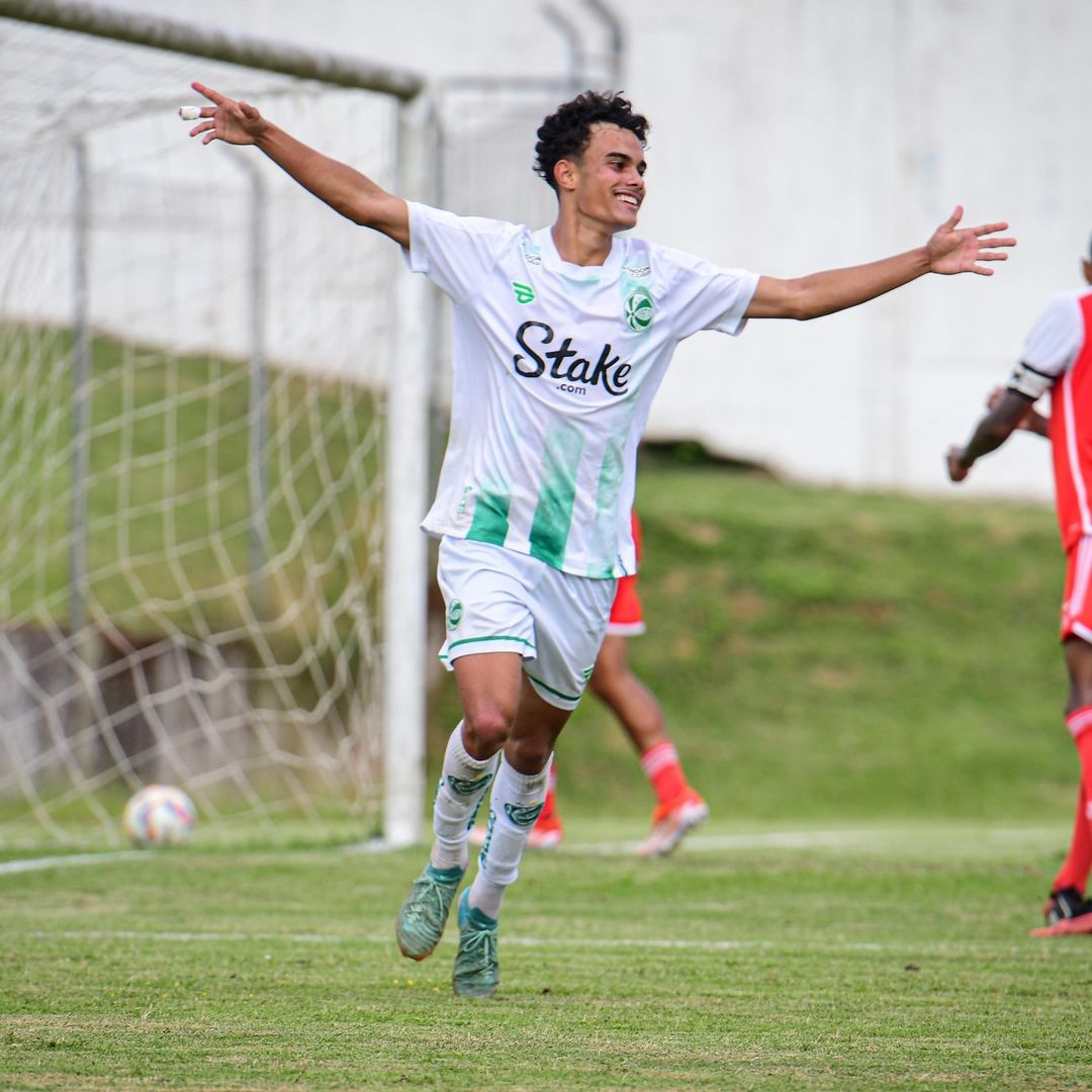 Miguel celebra gol e classificação do Juventude sobre Inter