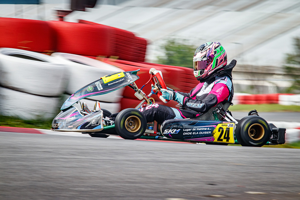 Giovana Marinoski treina em Interlagos