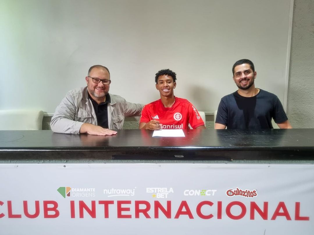 Juan Lopes reforça base do Internacional