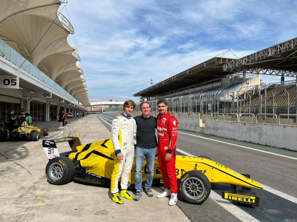 Nic Giaffone convida Caio Castro para testar seu F4 em Interlagos