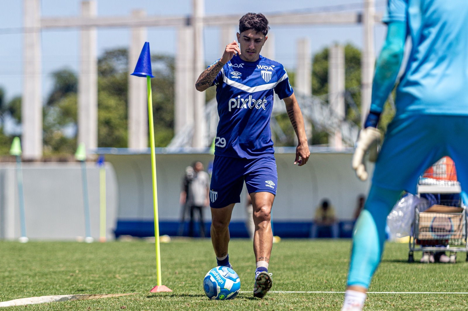 Recuperado de grave lesão, meia do Avaí volta a marcar e se emociona: “momento especial”