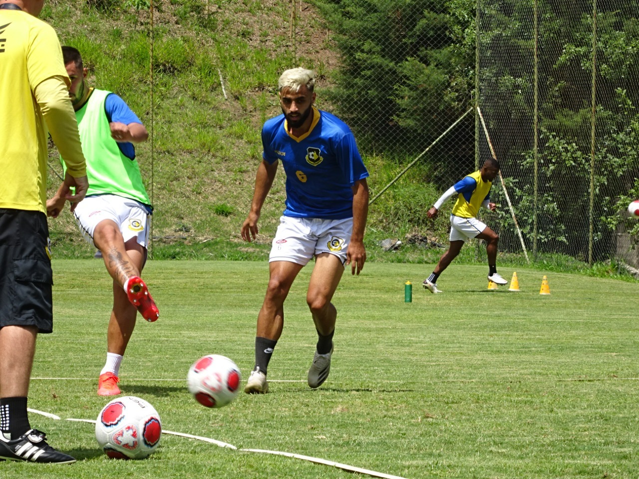 “Me preparei bastante para fazer um excelente campeonato”, avalia Lucas Ferron, lateral do São Bernardo FC