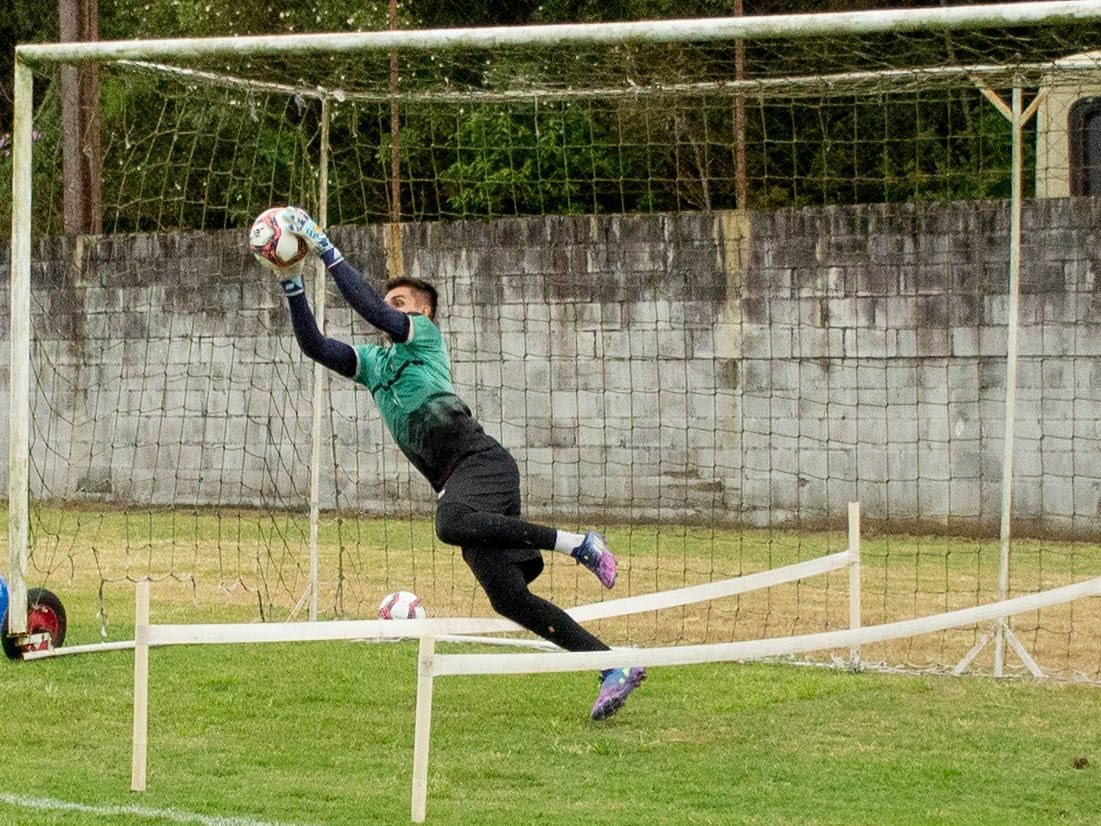 Após empréstimo ao Ceará, goleiro Mateus Eduardo retorna ao Joinville e busca espaço entre os profissionais do JEC