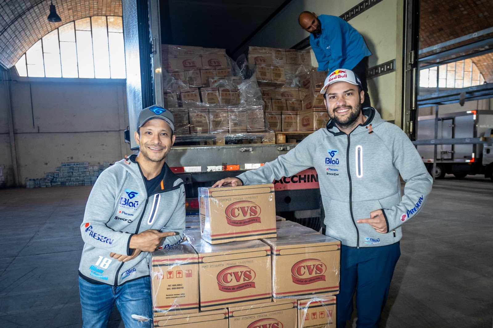 Blau Farmacêutica promove doação de mil cestas básicas para desabrigados do Sul