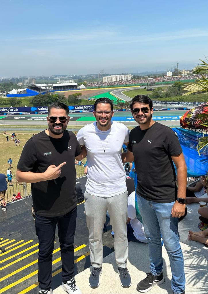 Fagner Carvalho esteve com os fundadores da MaxSeven, Markus Vinícius e Éder Borges na F1 do Brasil
