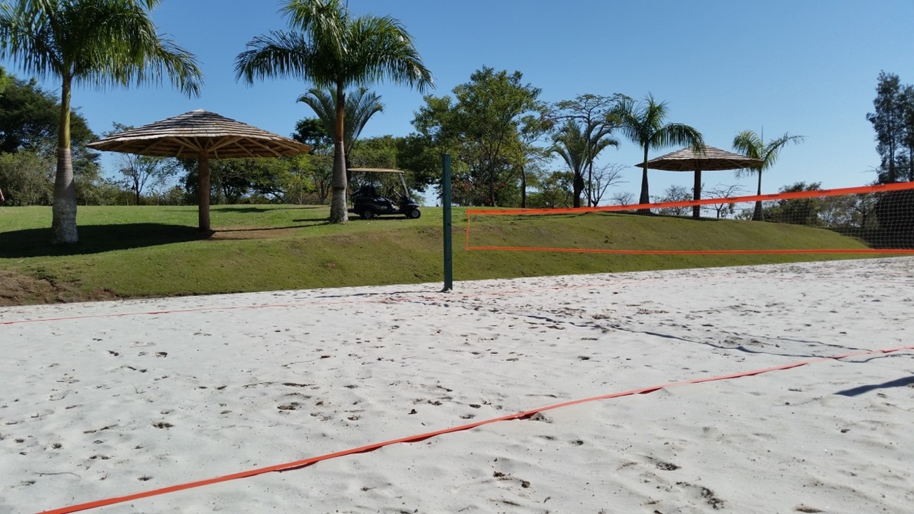 Lake Vilas ganha quadra de Beach Tennis e se torna um dos hotéis de luxo com mais opções para práticas esportivas