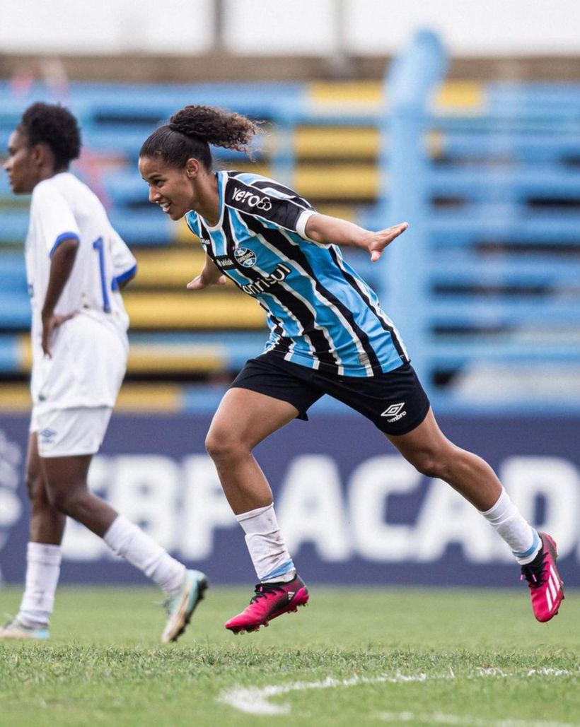 Cássia se destaca como artilheira no Grêmio: “Fico feliz em poder ajudar minha equipe”