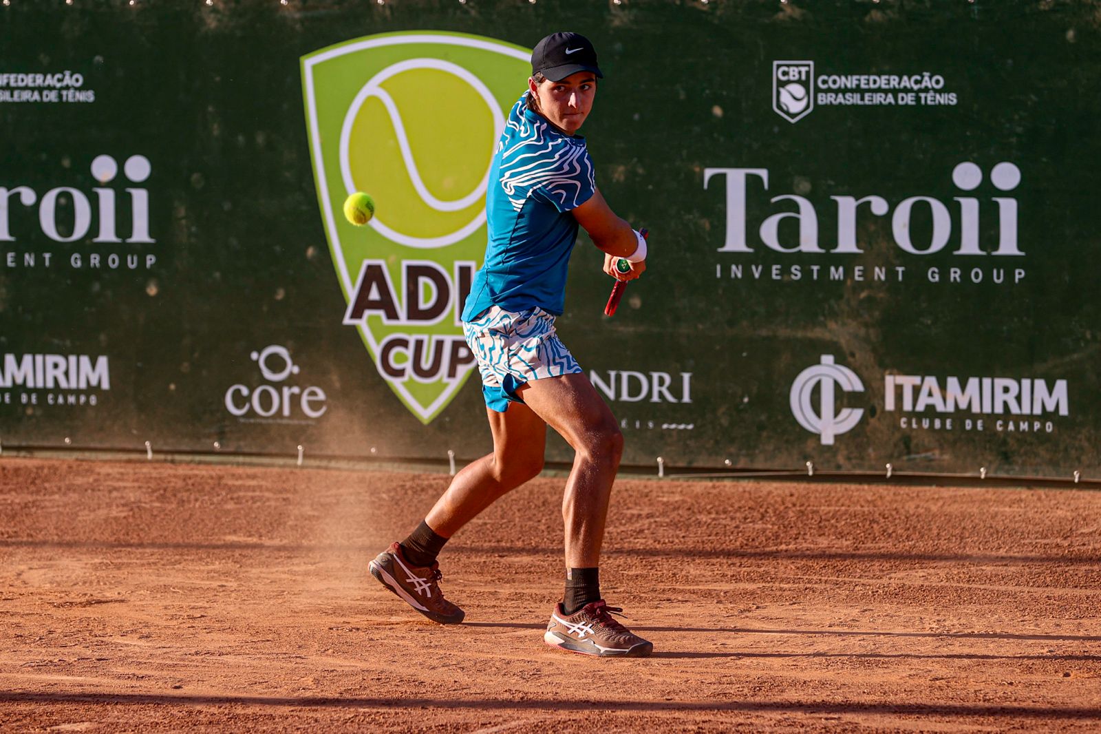 48 jogos abrem a chave principal da ADK Juniors Cup - 15ª Copa Santa Catarina de Tênis - em Itajaí (SC)