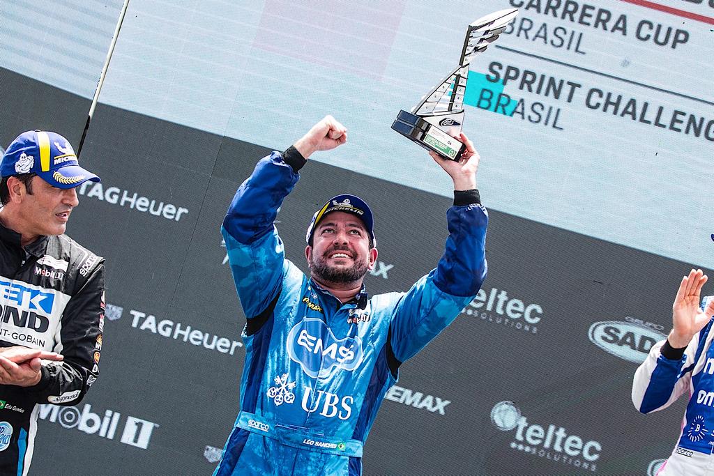 Léo Sanchez vai ao pódio na etapa de abertura da Porsche Cup em Goiânia