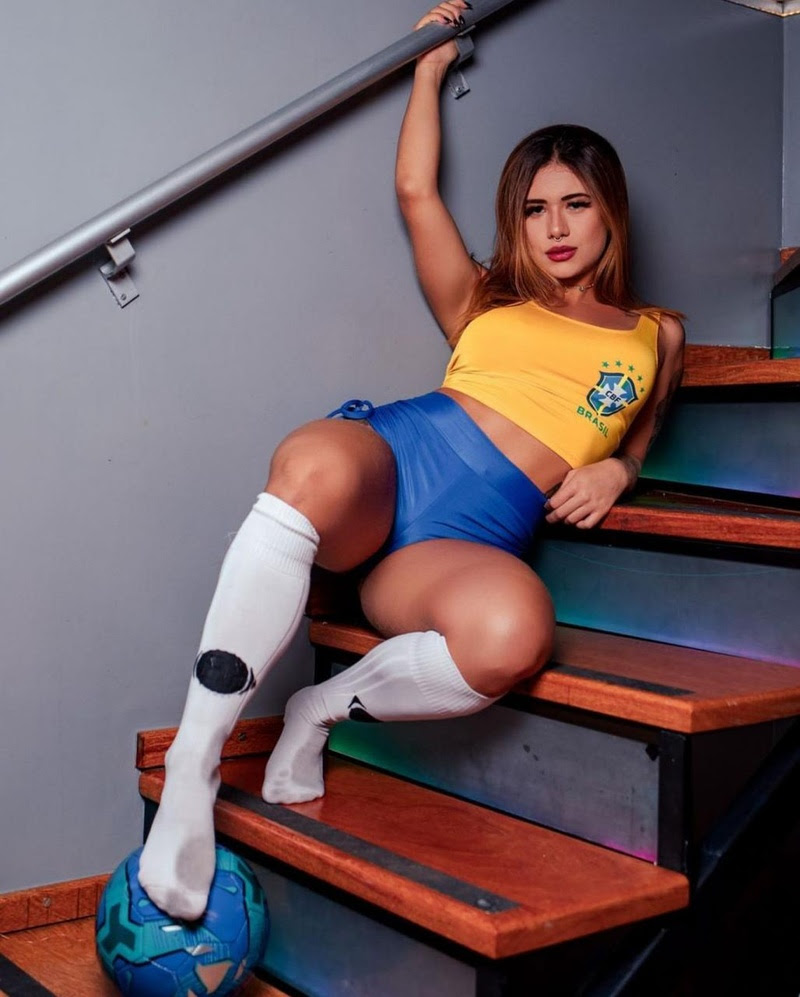 Larissa Sumpani, ex-Miss Bumbum, será destaque da Salgueiro: 'Preparo meu corpo com aulas de futebol’"