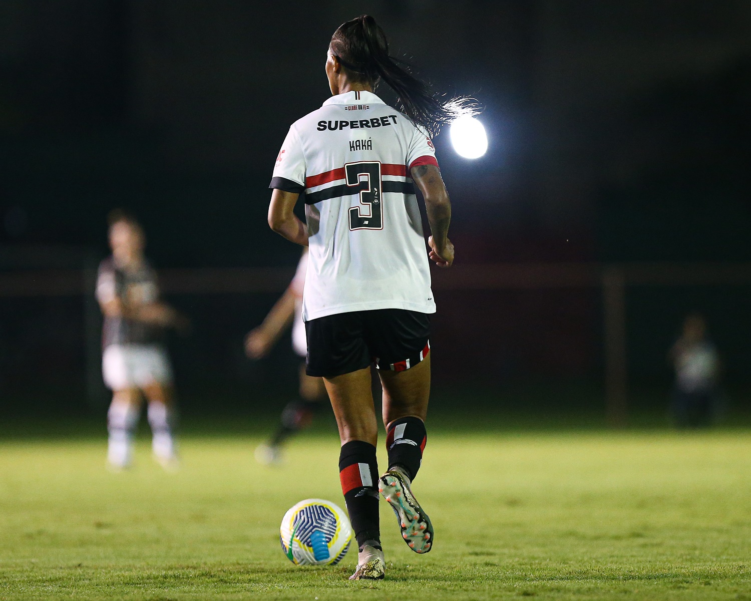 Zagueira Kaká tem destaque em início de temporada do São Paulo