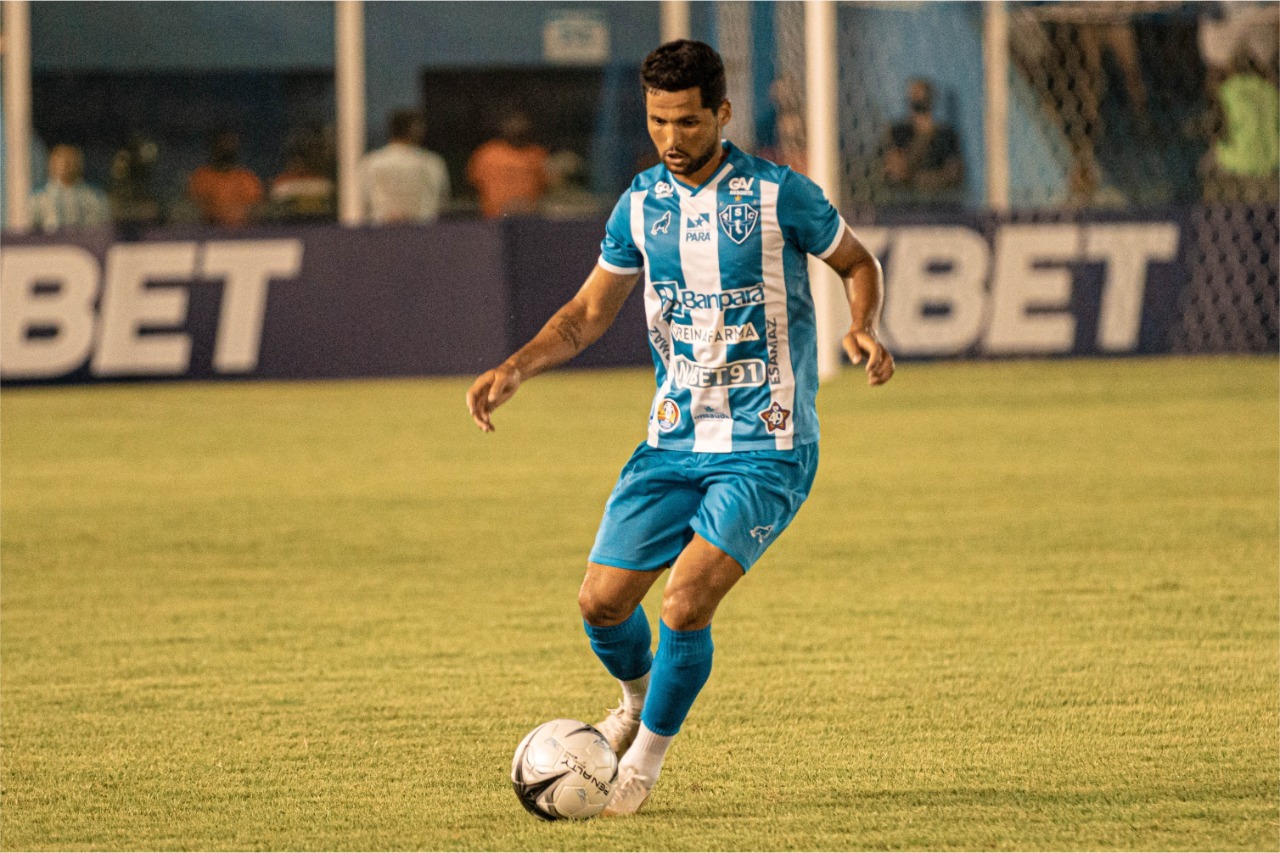 Igor Carvalho celebra mais uma assistência e campanha 100% do Paysandu no Paraense